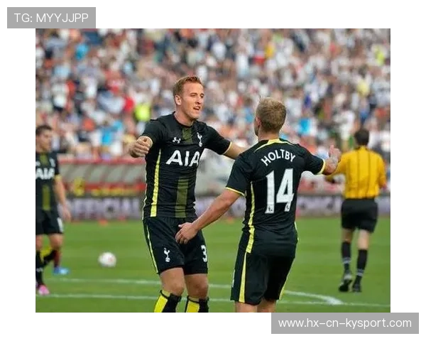 凯恩后腰位置突然前插接球,热刺阵型变化引发对手混乱